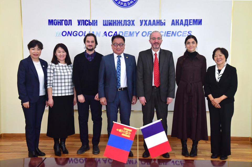  Бүгд Найрамдах Франц Улсаас Монгол Улсад суугаа Элчин сайдын яамны Тэргүүн зөвлөх Алайн Перьерийг ШУА-ийн Тэргүүлэгчдийн газар хүлээн авч уулзав.